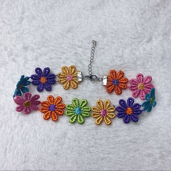 Jewelry - Crotchet Flower 70s choker🦋
